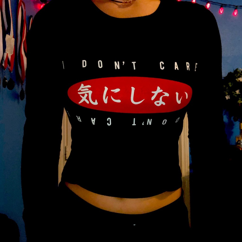 Cropped black long sleeves shirt with writing “I don’t care”